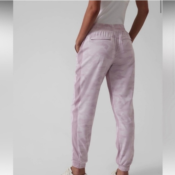 @ Athleta Brooklyn Lined Camo Jogger Shasta - Picture 2 of 15